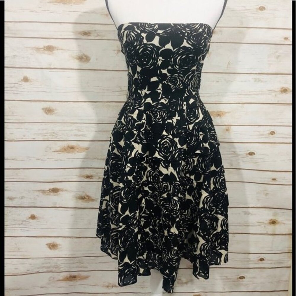 The limited women’s black strapless mini‎ dress size 2